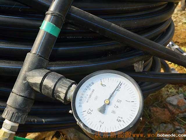 青岛长水山庄别墅小区地源热泵项目施工钻井现场图片展示———地埋管试压