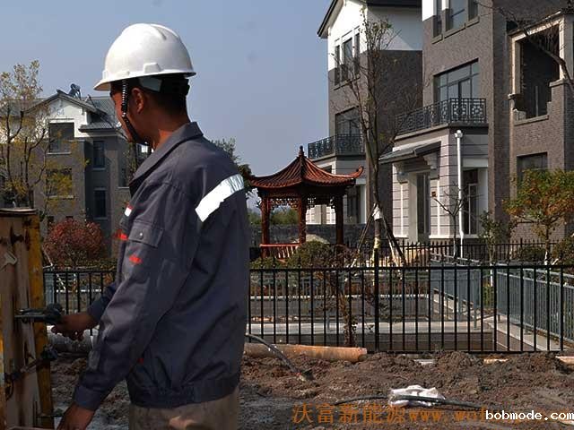 青岛长水山庄别墅小区地源热泵项目施工钻井现场图片展示———钻机操作示意图